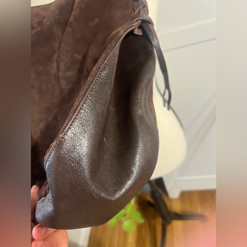 Chic Brown Suede Shoulder Bag - Picture 11 of 13